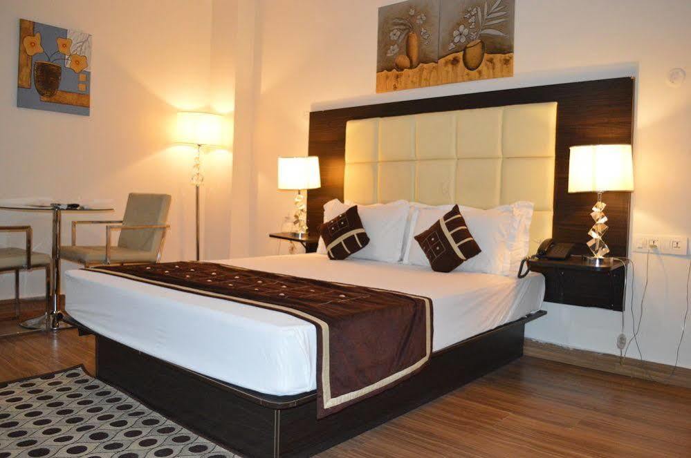 Ksr Park Hotel ไฮเดอราบัด ภายนอก รูปภาพ